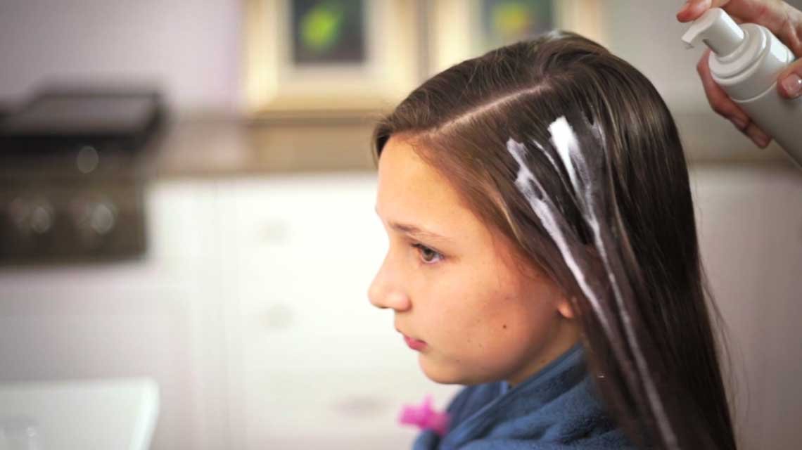 Applying mousse as part of lice treatment